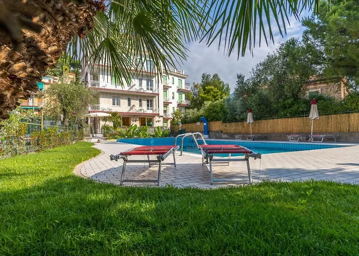 Hotel Con Piscina Garden