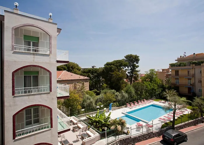 Hotel Con Piscina Garden
